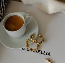 Load image into Gallery viewer, Amelia
